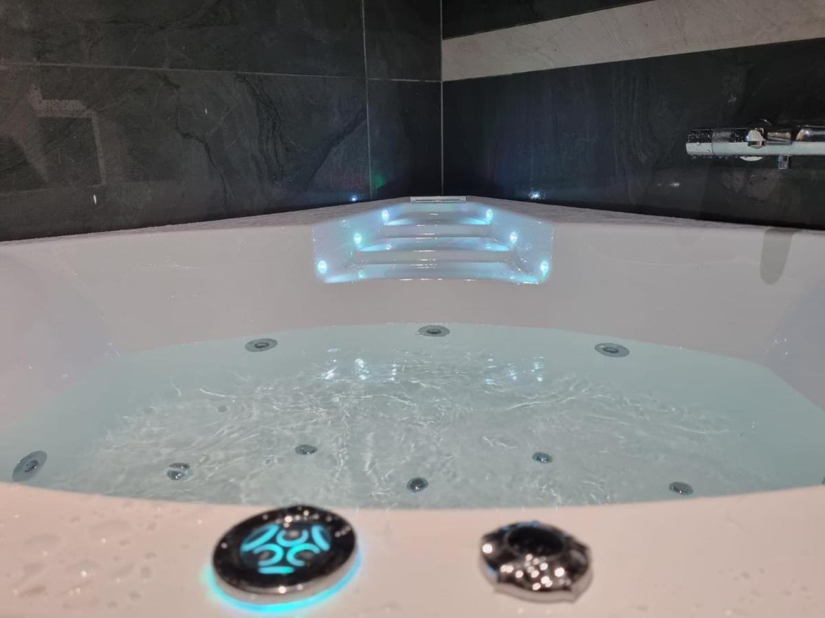 Jolie Maison, Balneo Lumino Therapie Et Terrasse Colmar Bagian luar foto